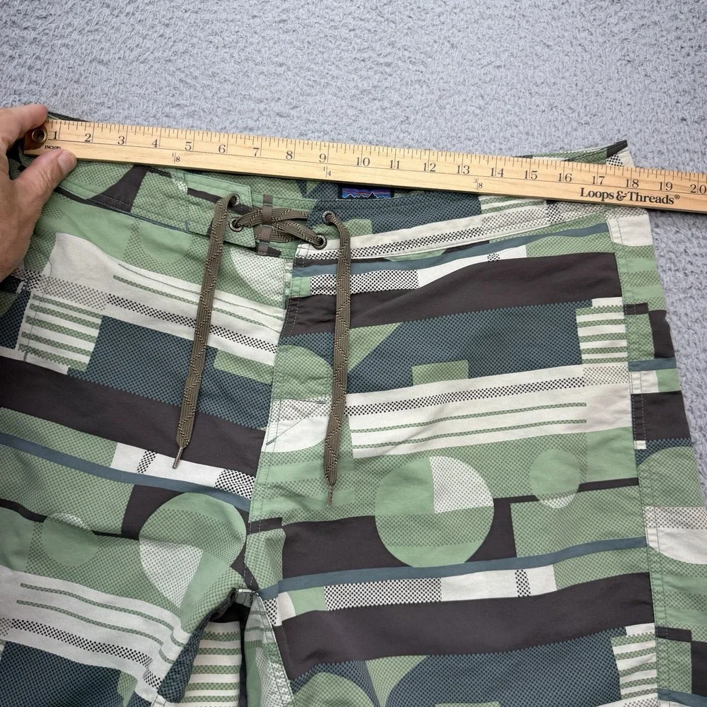 Patagonia Wavefarer Board Shorts Mens 36 Tiki Tactical Green Geometric 9